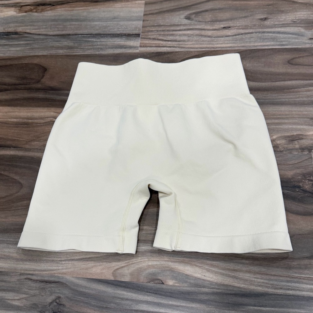 OQQ Women's Cream High-Waisted Shorts